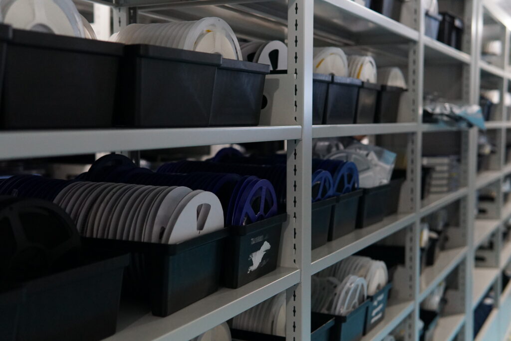 Electronic Components Warehouse